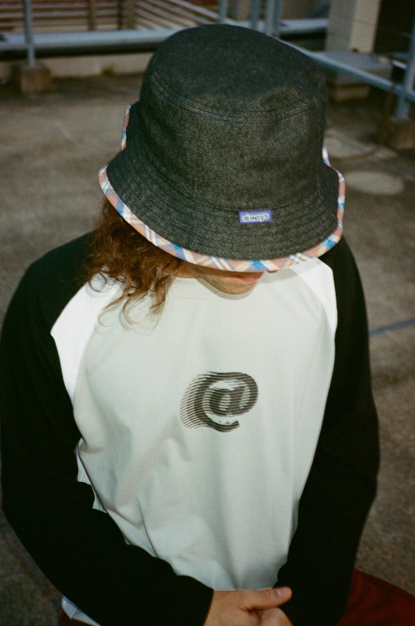 reversible denim / plaid bucket hat - black