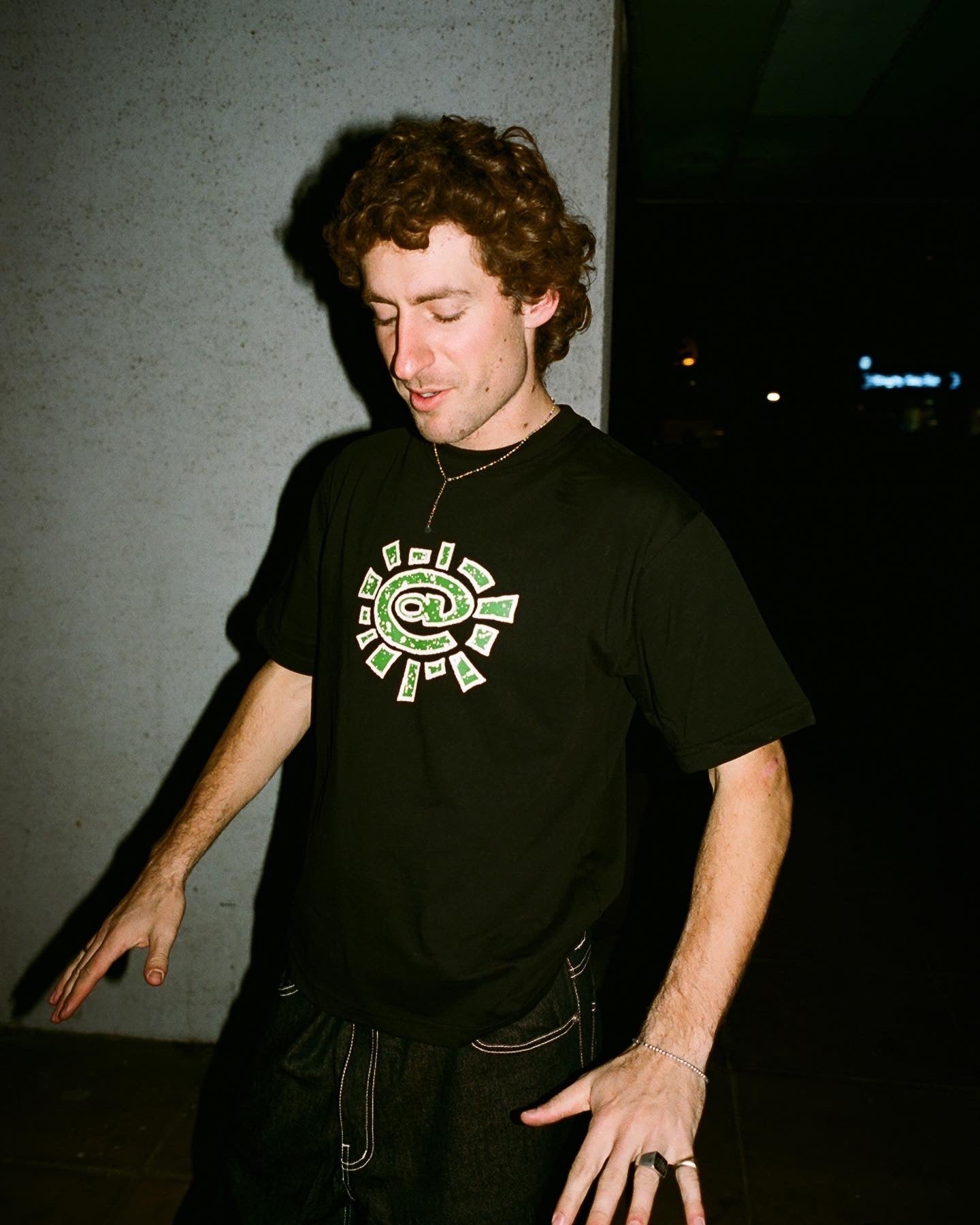 green @sun logo tee - black