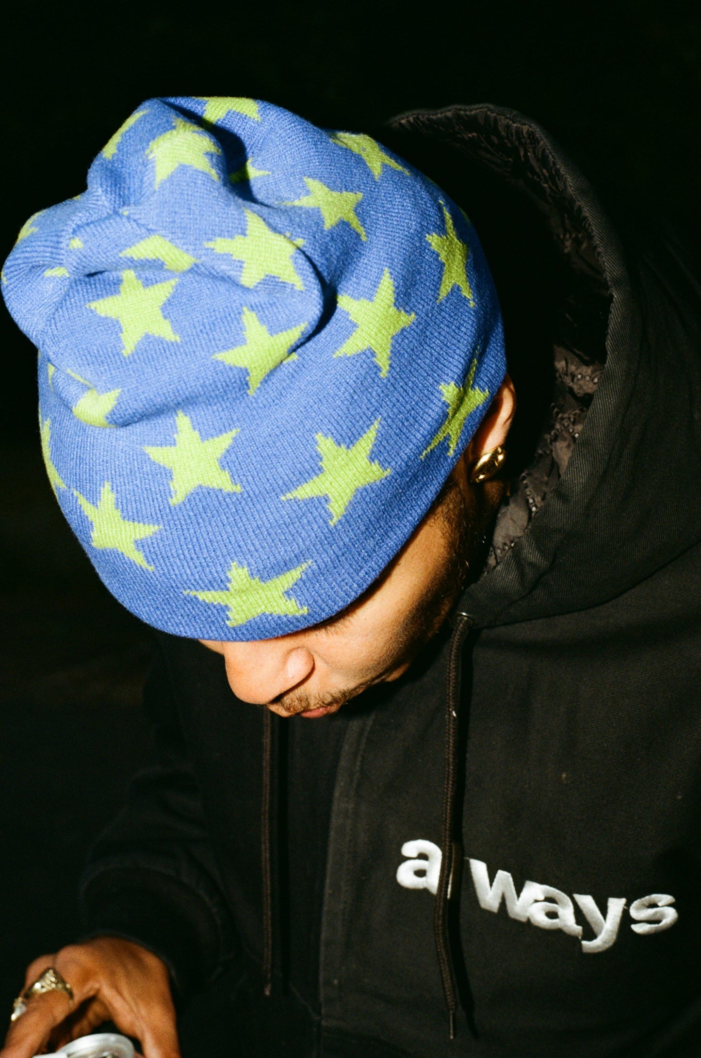reversible no cuff stars beanie - blue/green