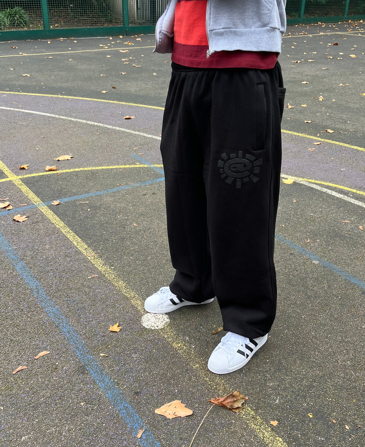 black/black @ sun joggers