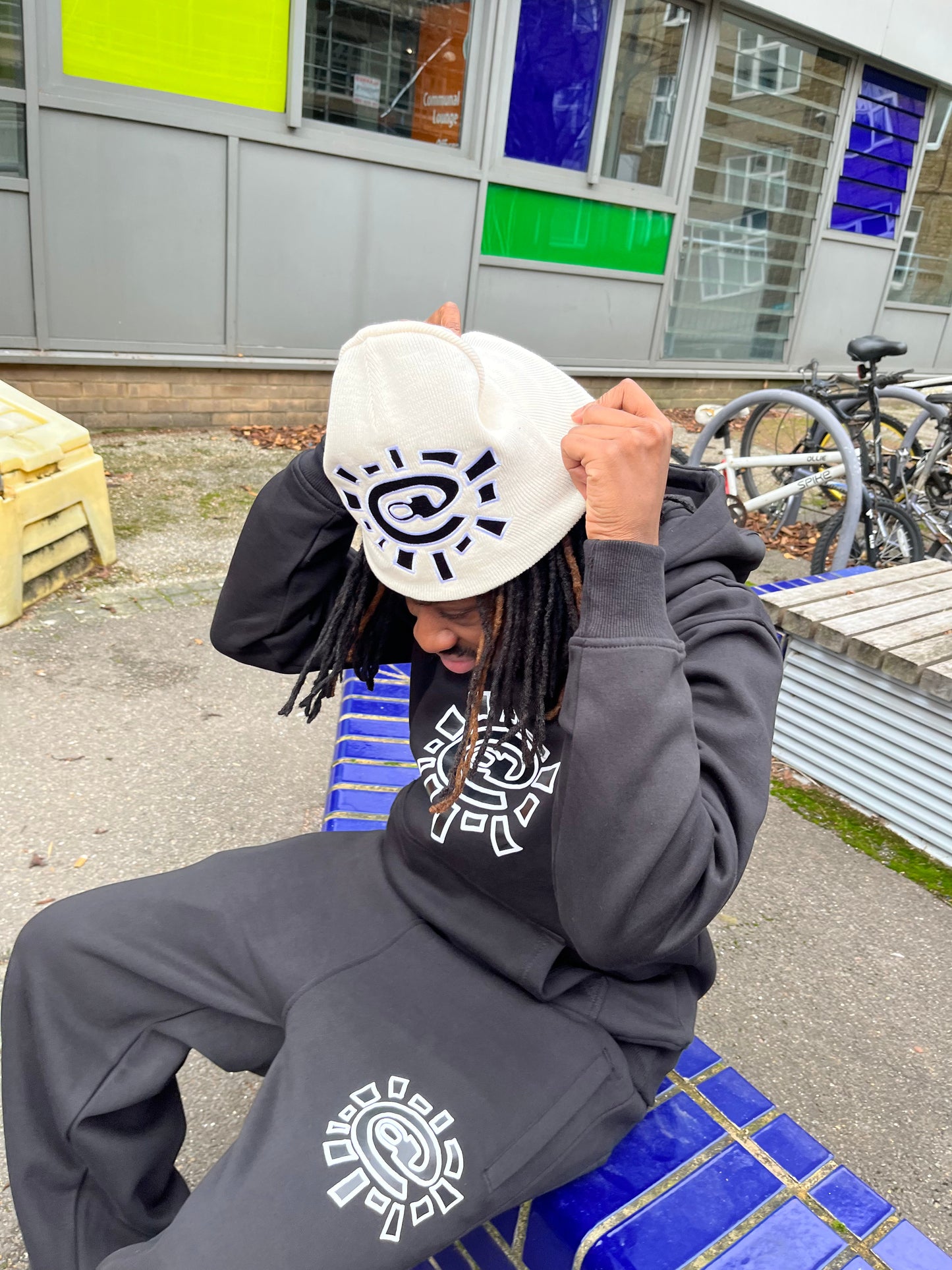 reversible embroid @sun beanie - white/black