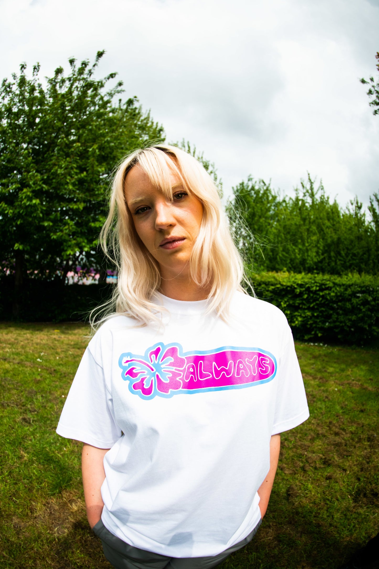 high biscus tshirt - white