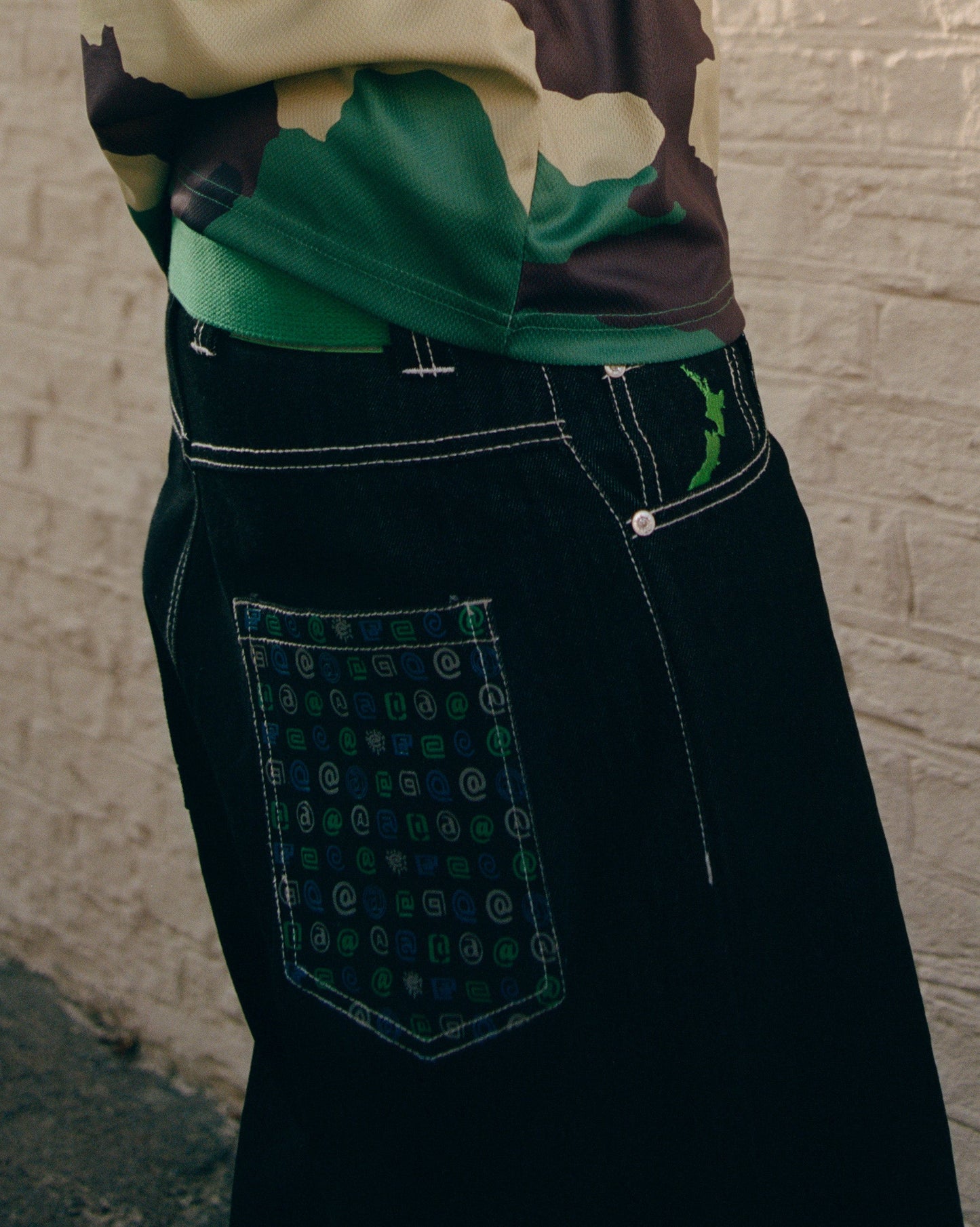 relaxed unisex denim shorts - pocket print