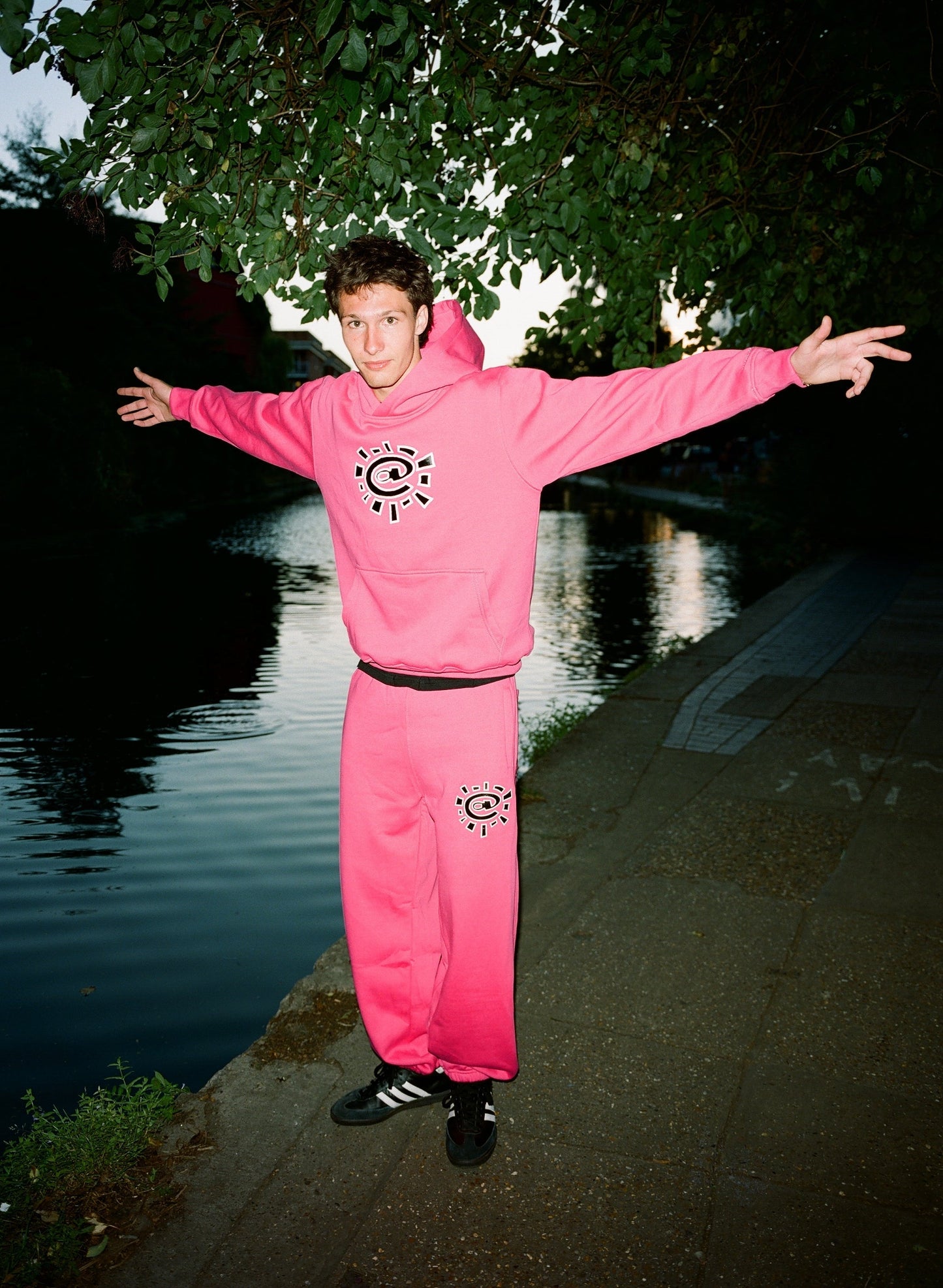 rel@xed fuchsia jogger