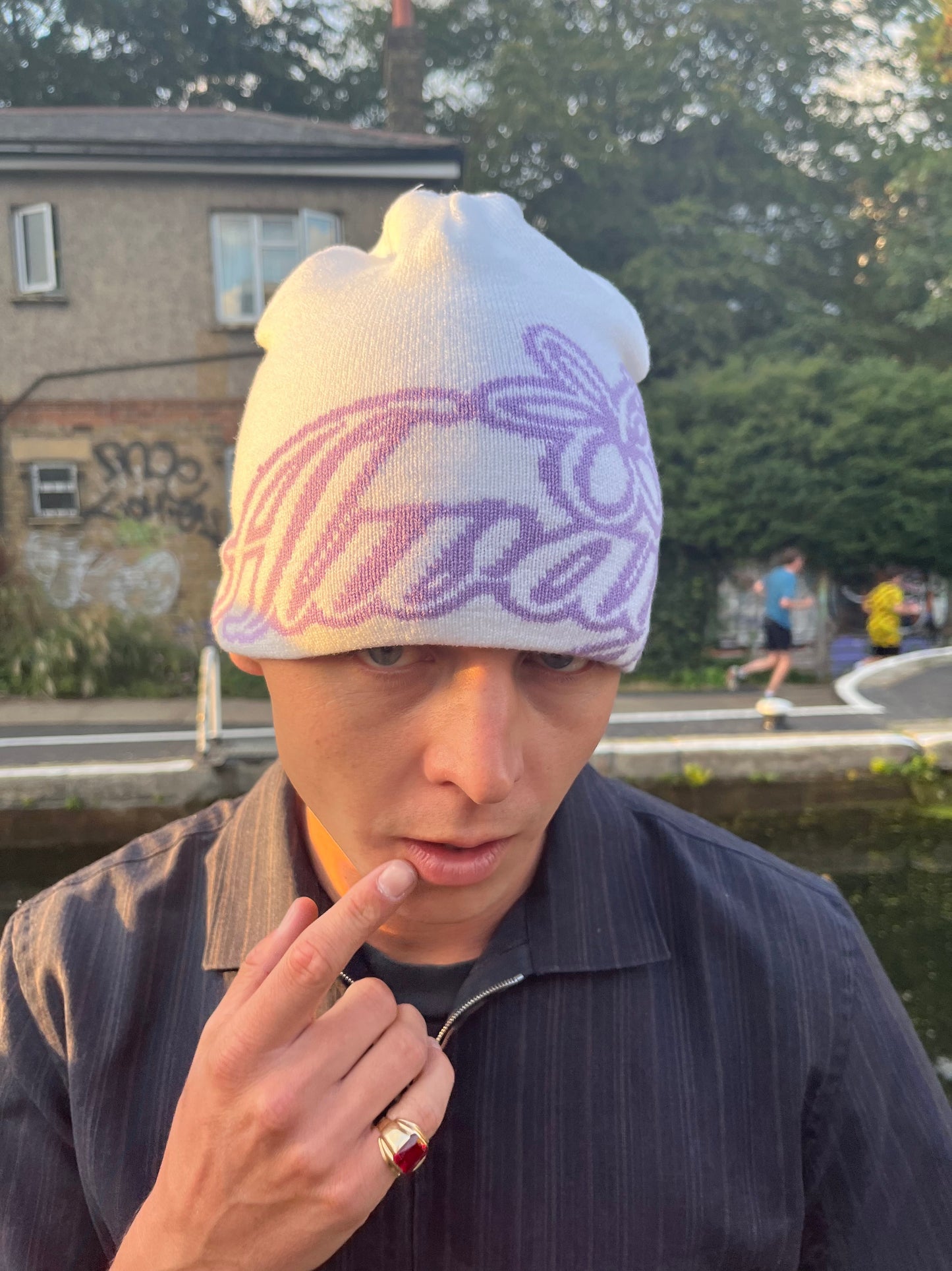 always script beanie - white/purple