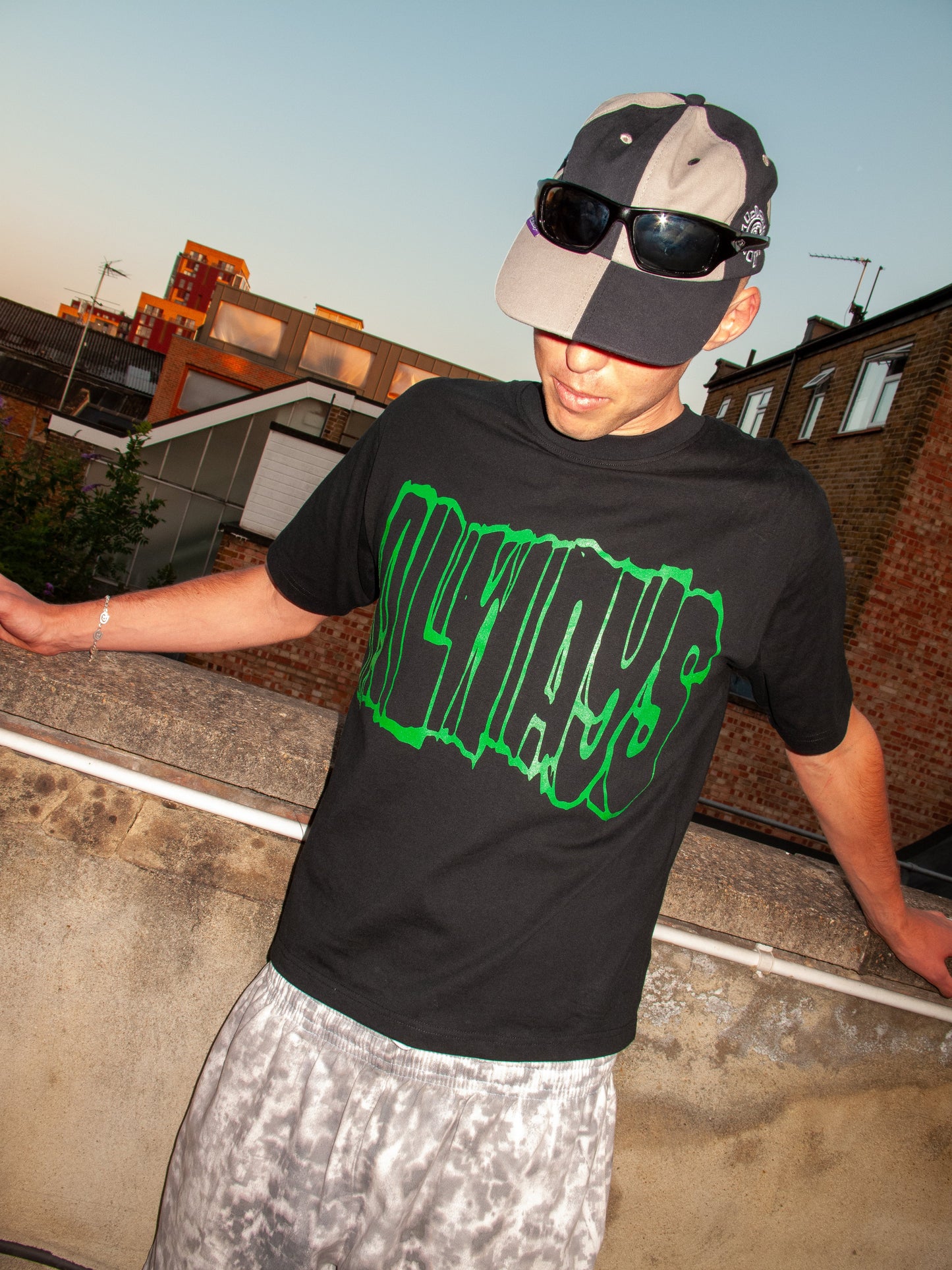 straight up tshirt - black