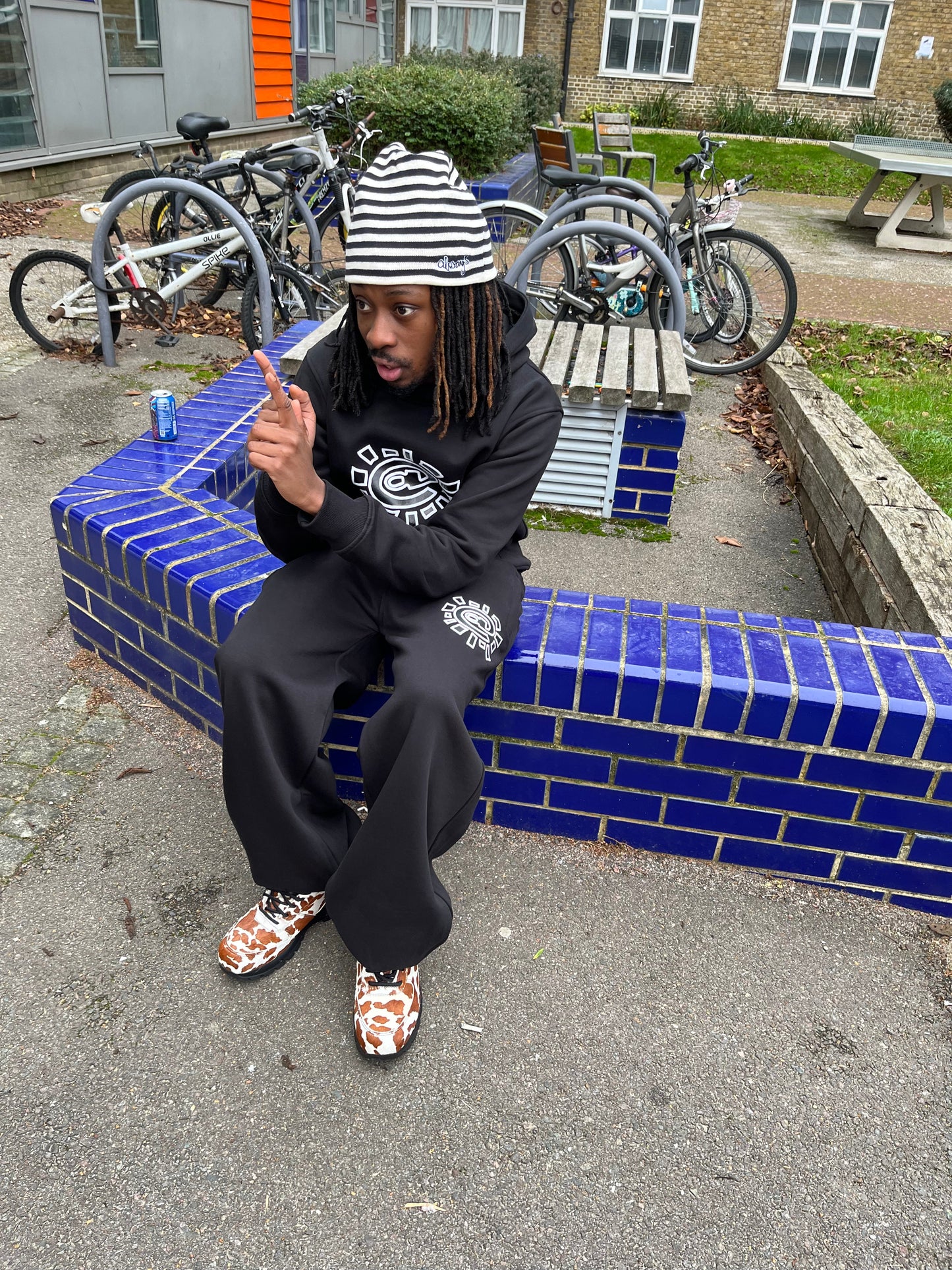 rel@xed black jogger