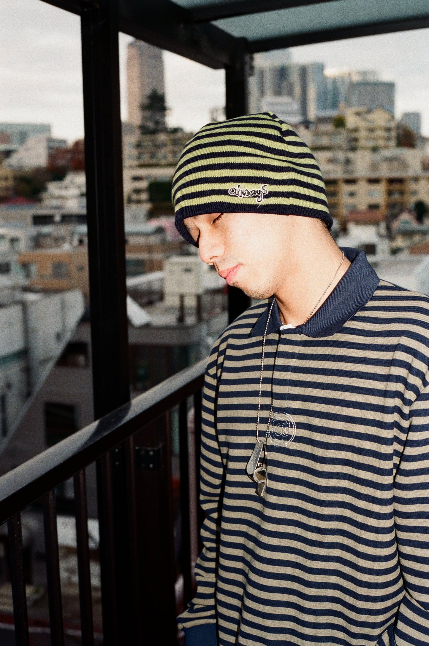 reversible embroid @sun beanie - navy/green stripe
