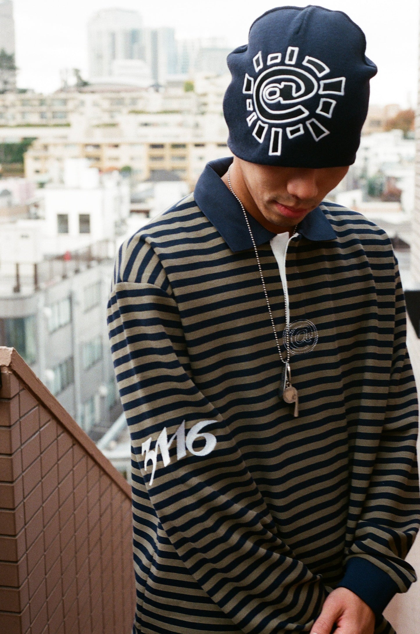reversible embroid @sun beanie - navy/green stripe