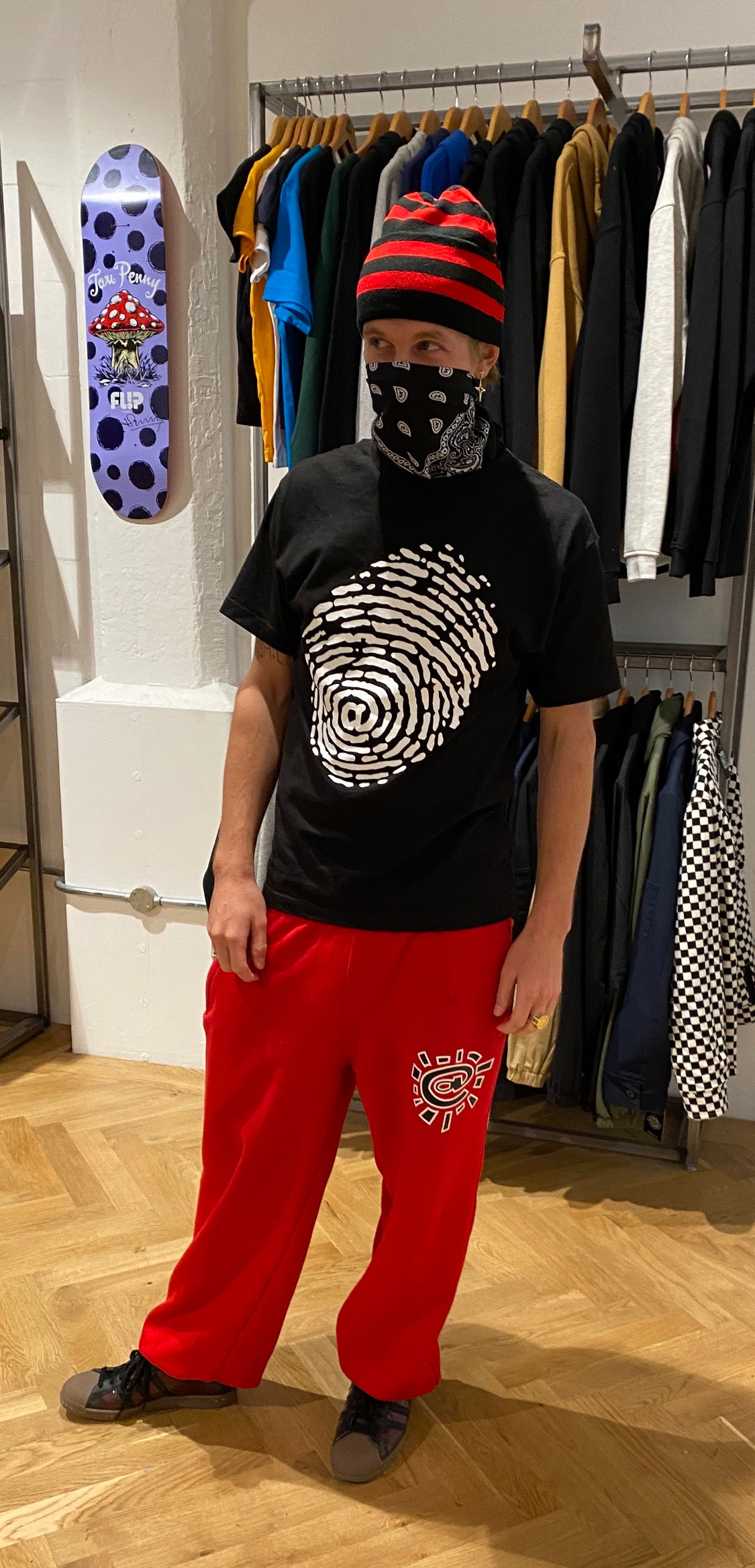 black / red reversible cuff beanie