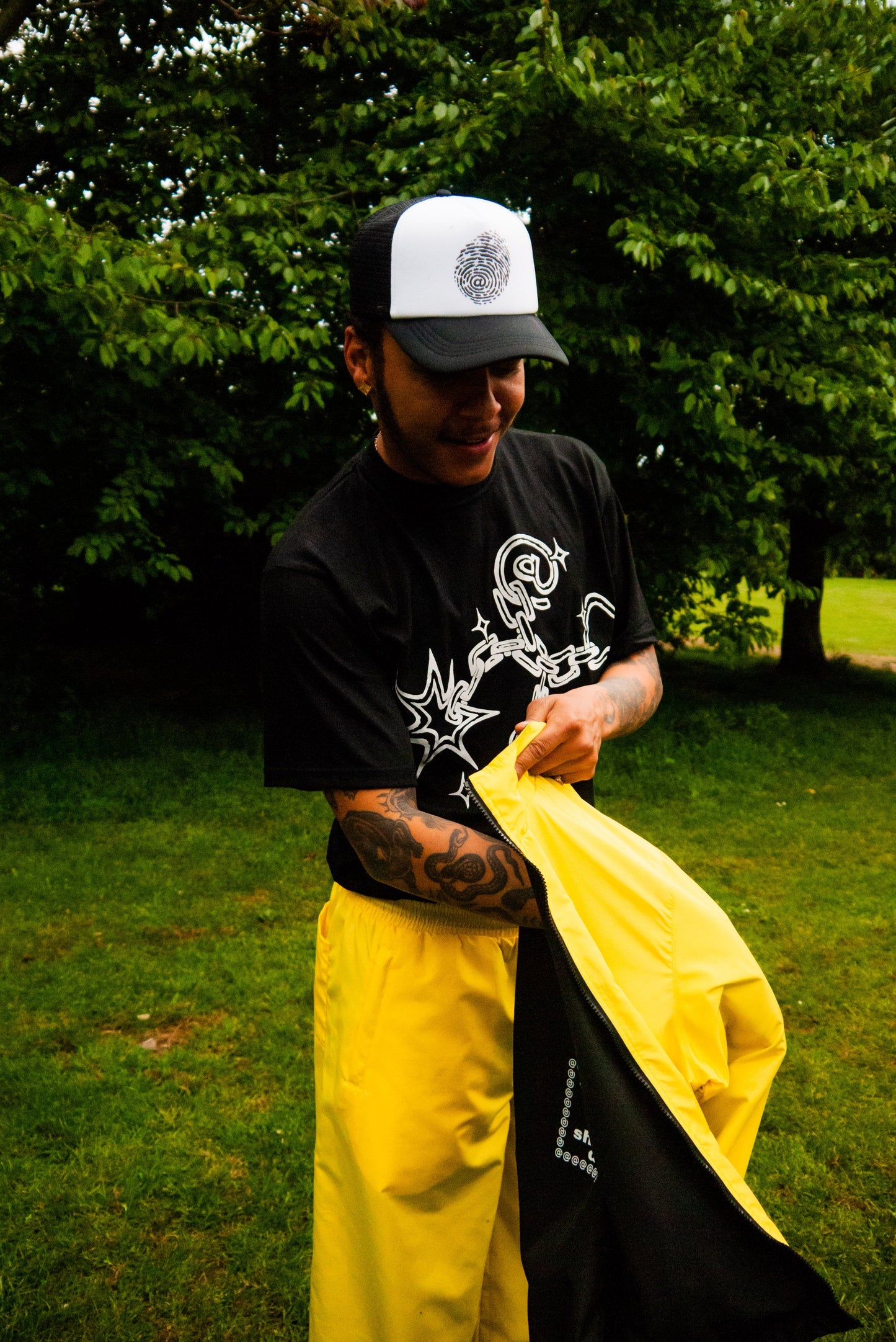 keychain tshirt - black