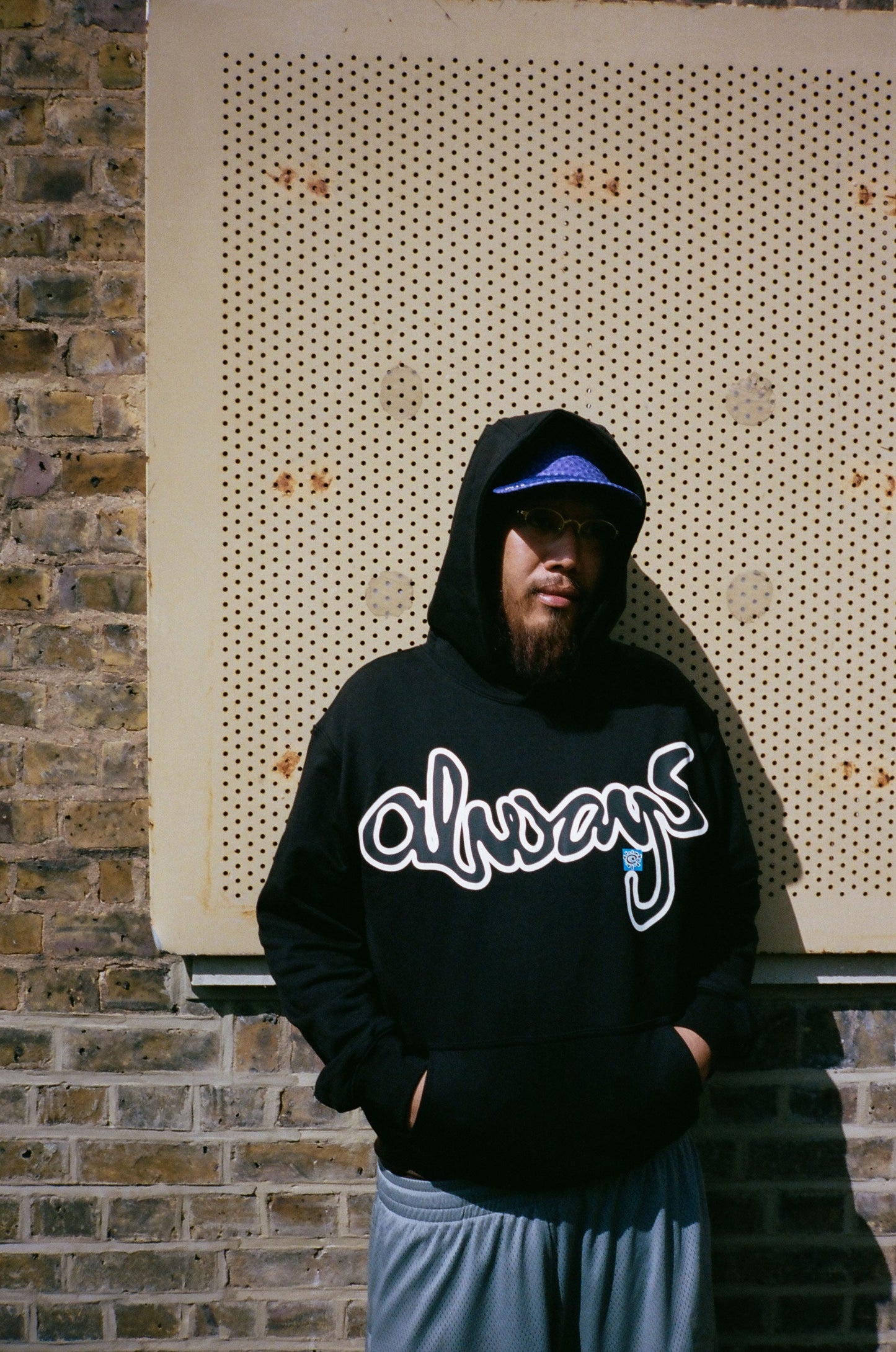 snapper rocks hoodie - black