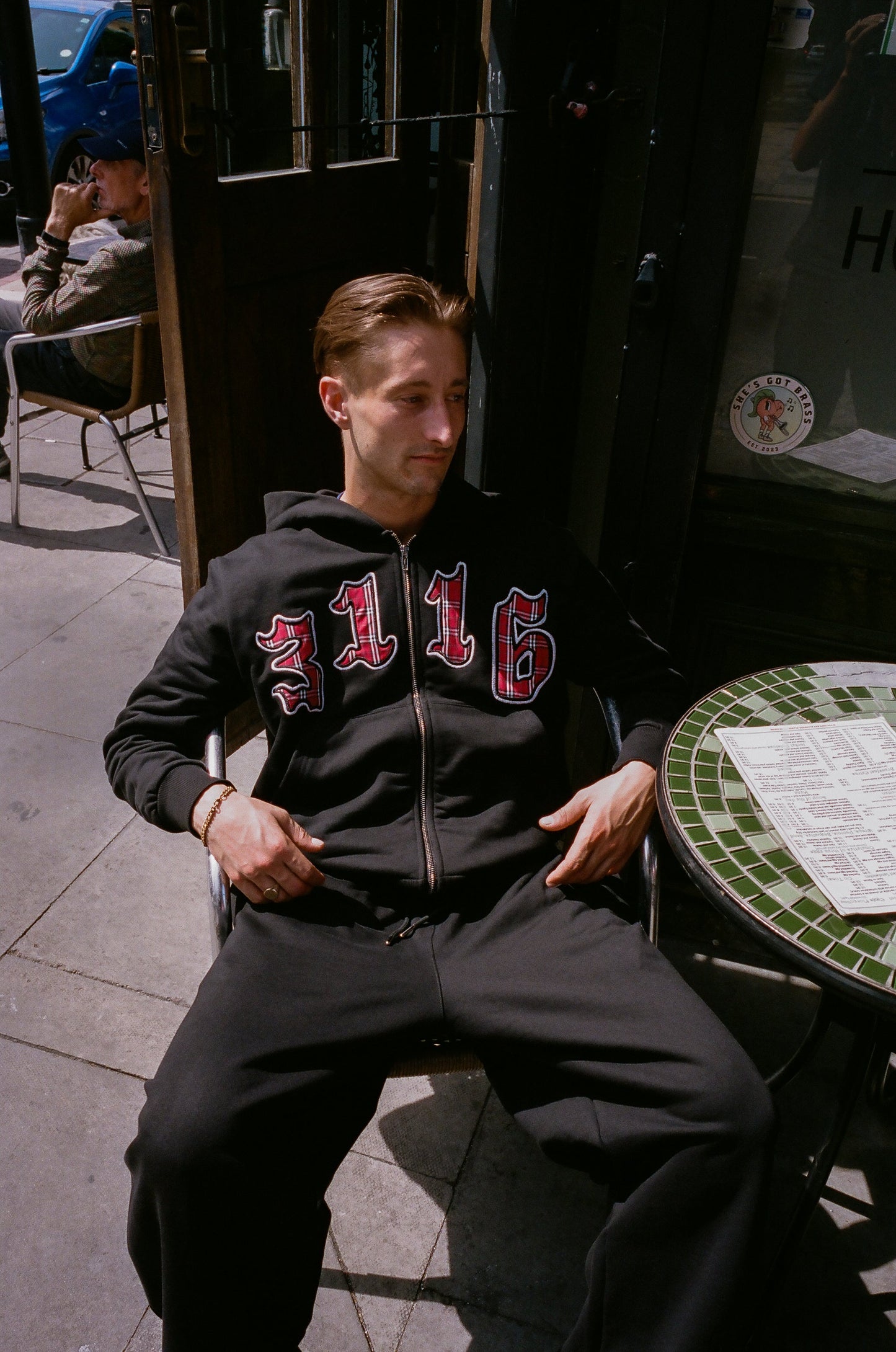 3116 applique zip up hoodie - black